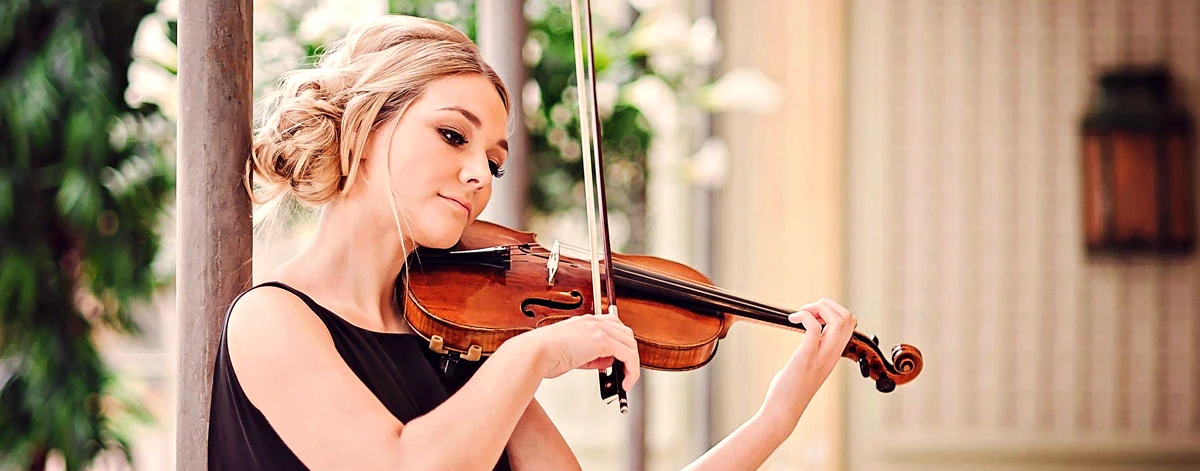 Solo violin player for hire performing outdoors in London